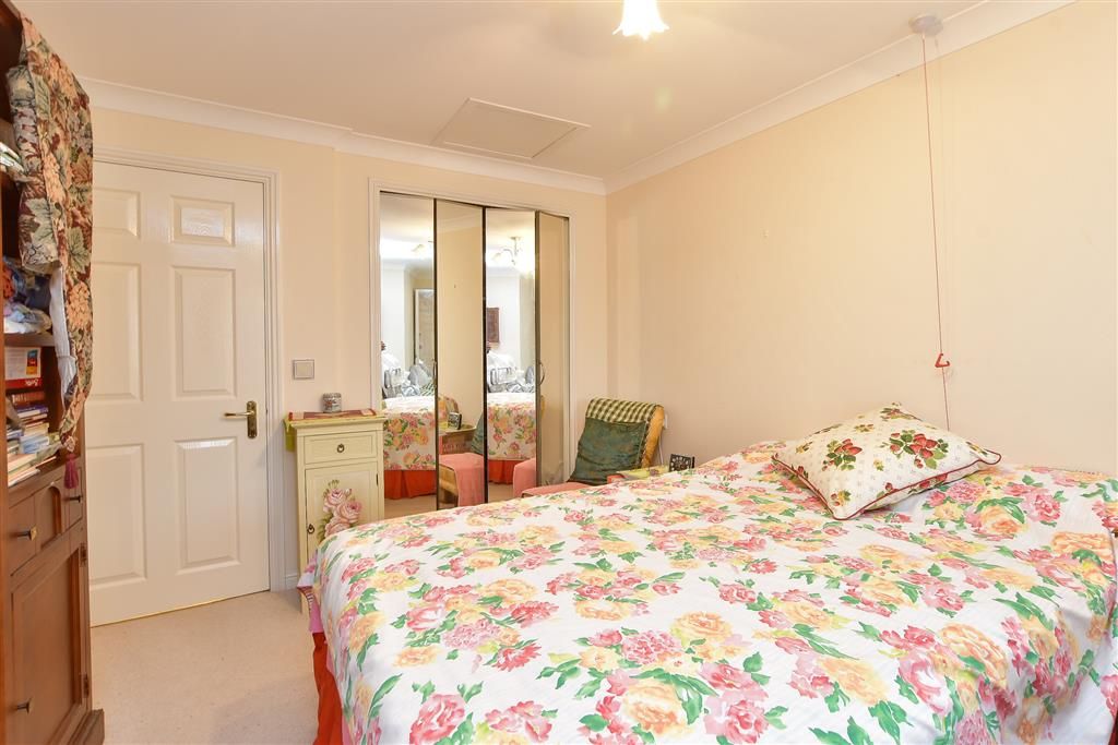 Property photo 1 of 9 Bedroom
