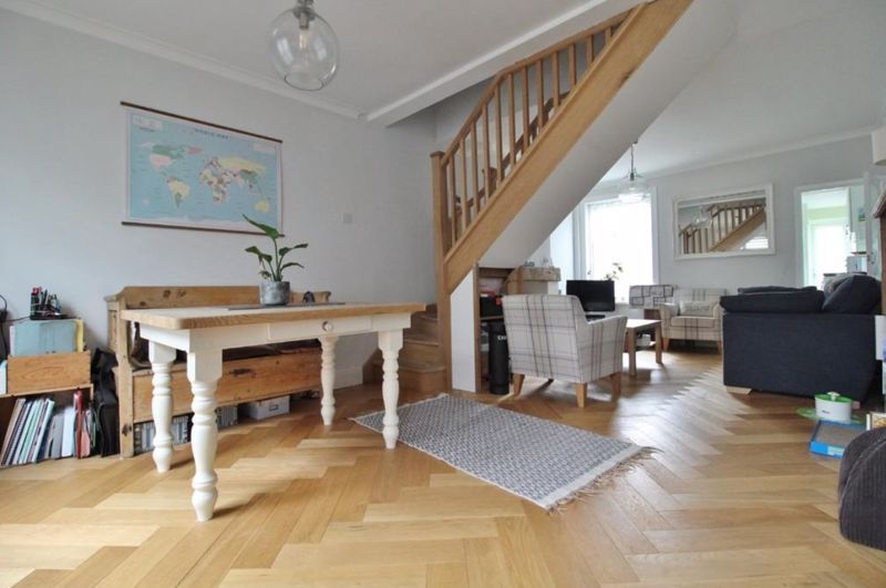 Property photo 3 of 9 Photo 11