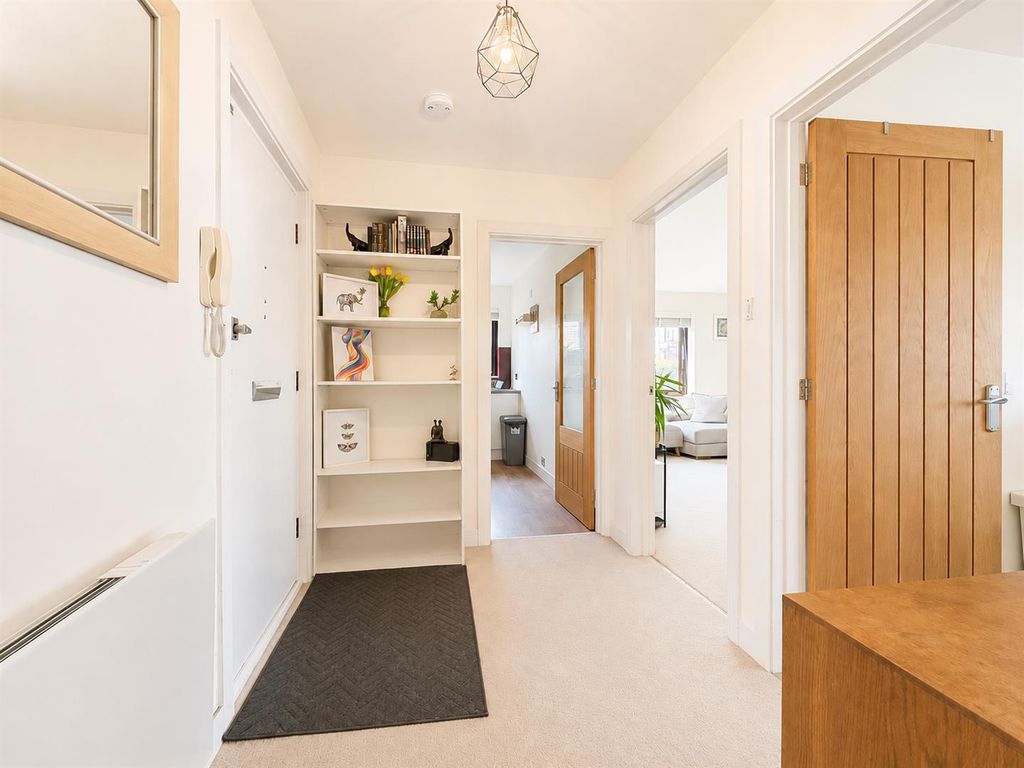Property photo 3 of 10 Hallway..Png