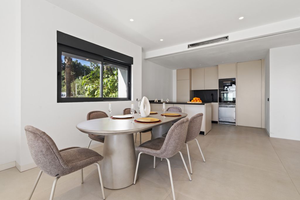 Property photo 3 of 12 Image