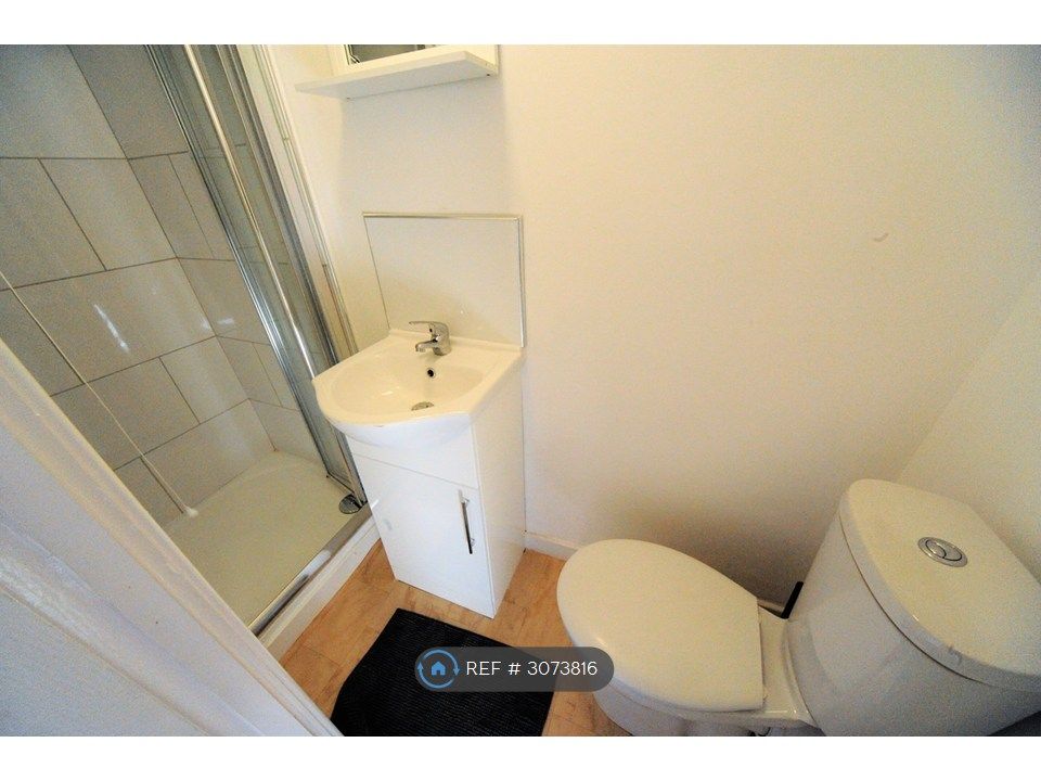 Property photo 2 of 7 Bathroom Shared By 2 People Only