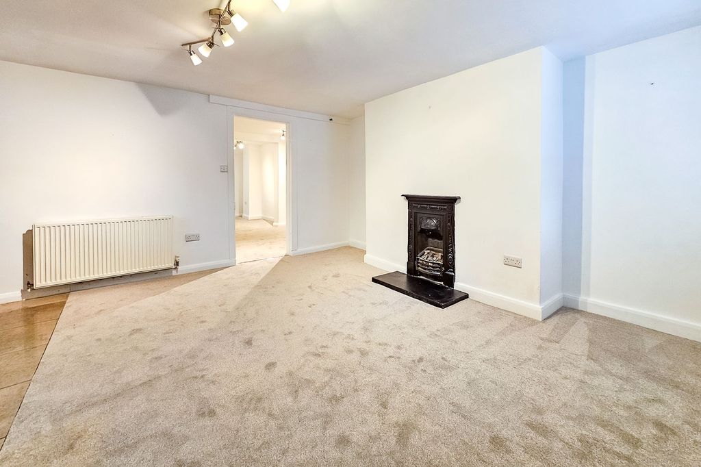 Property photo 3 of 21