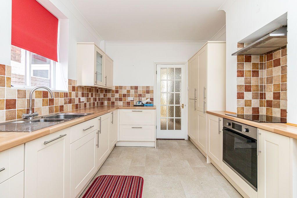 Property photo 2 of 18 Kitchen