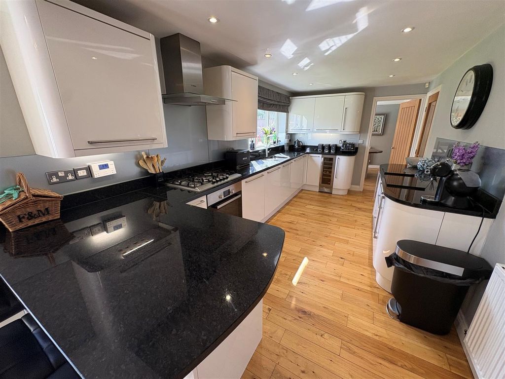 Additional image 8 of 4 bed detached house for saleHorton Street, Heckmondwike WF16