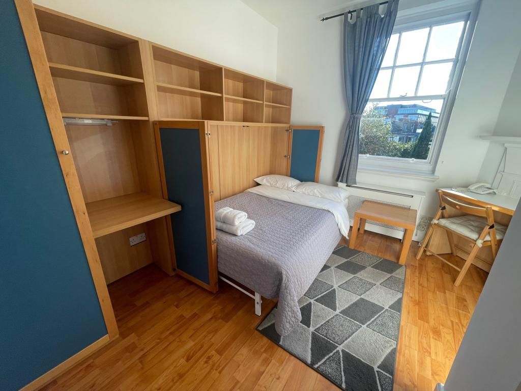 Property photo 1 of 7 Studio For Rent