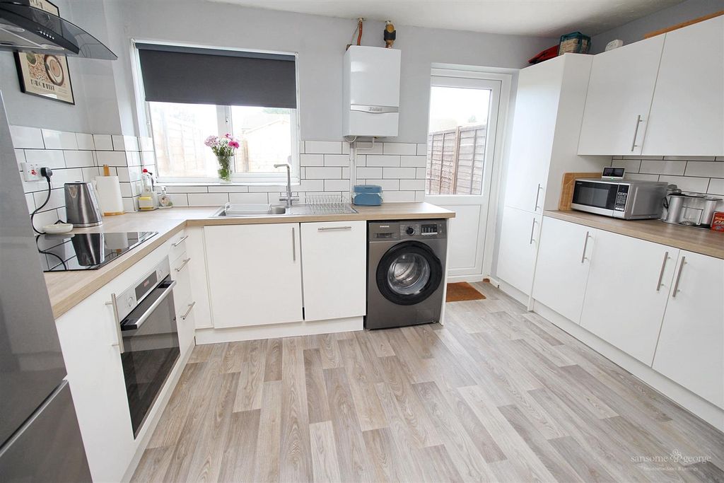 Property photo 3 of 13 Kitchen