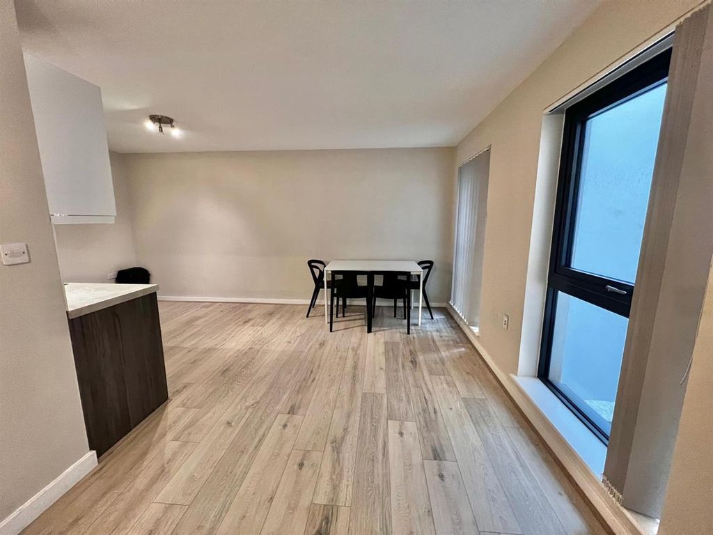 Property photo 2 of 6 21d2F742-8803-4371-9776-161146890Daa.Jpg