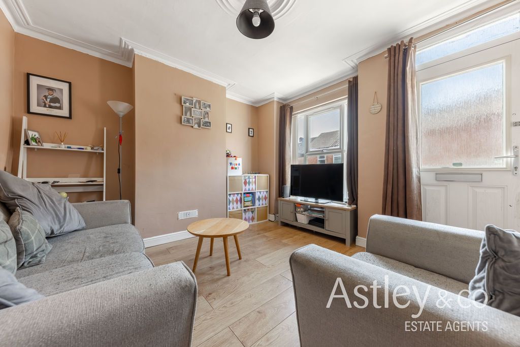 Property photo 2 of 12 Lge