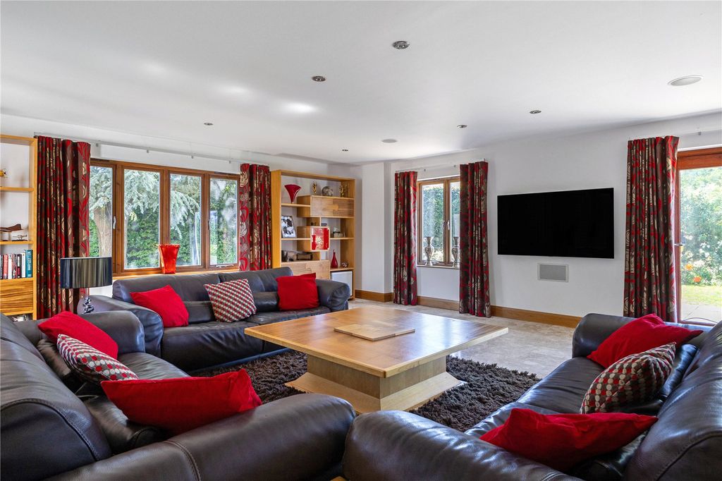 Property photo 2 of 26 Sitting Room