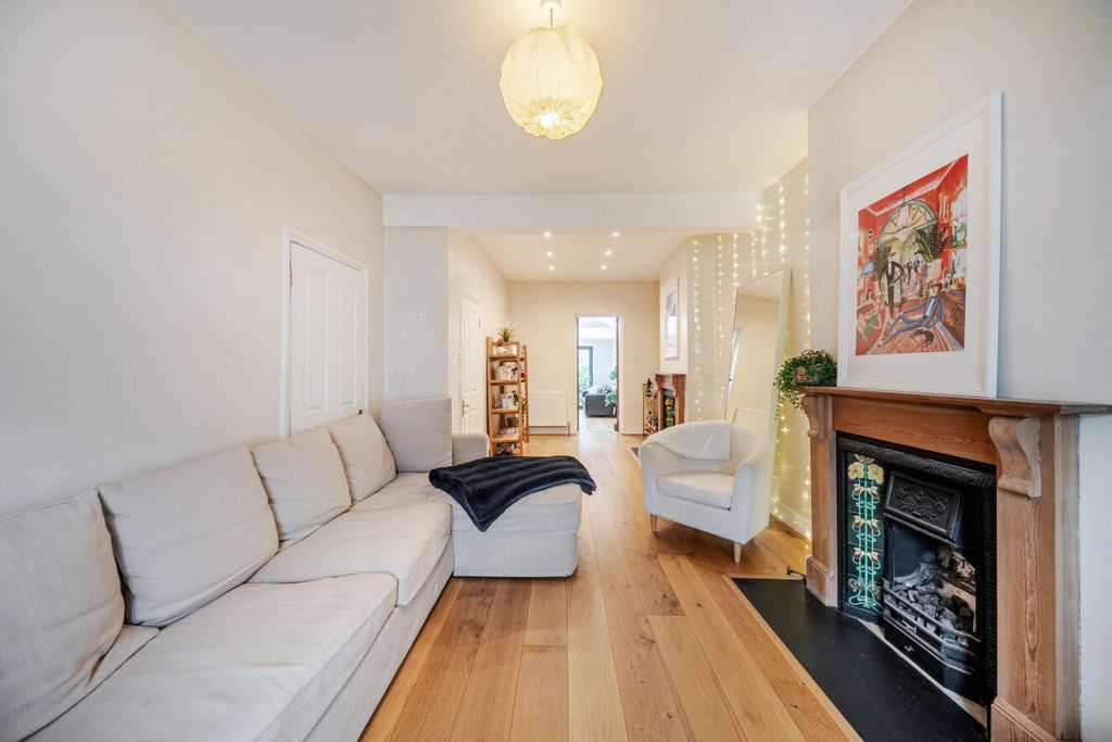 Property photo 3 of 13 1395458-8-6971Faf...