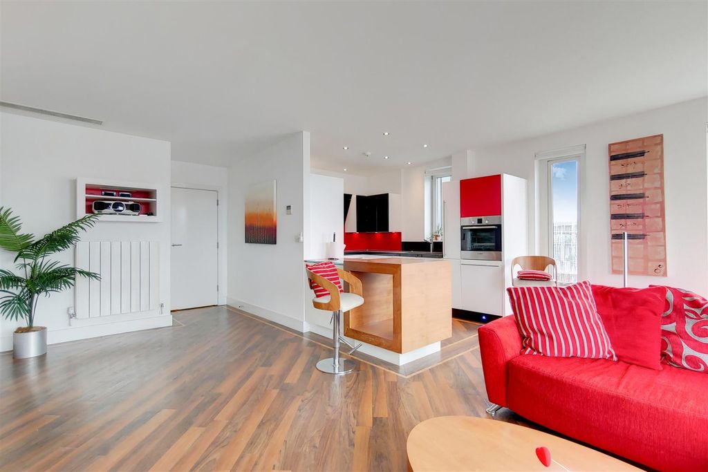 Property photo 2 of 14 6_Kitchen-Reception-3.Jpg