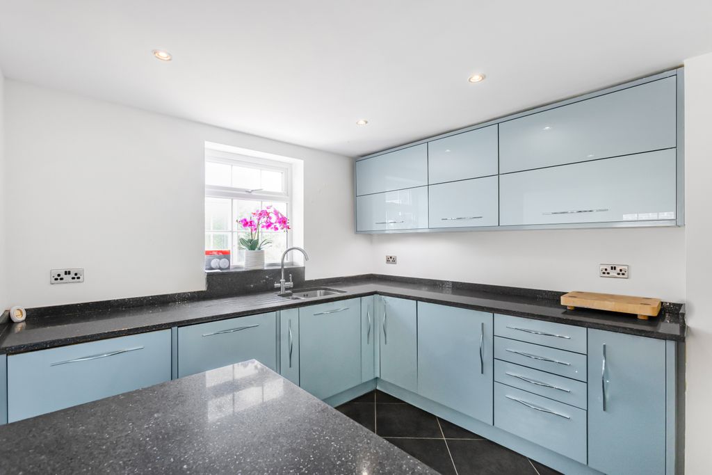 Property photo 3 of 20 2984988
