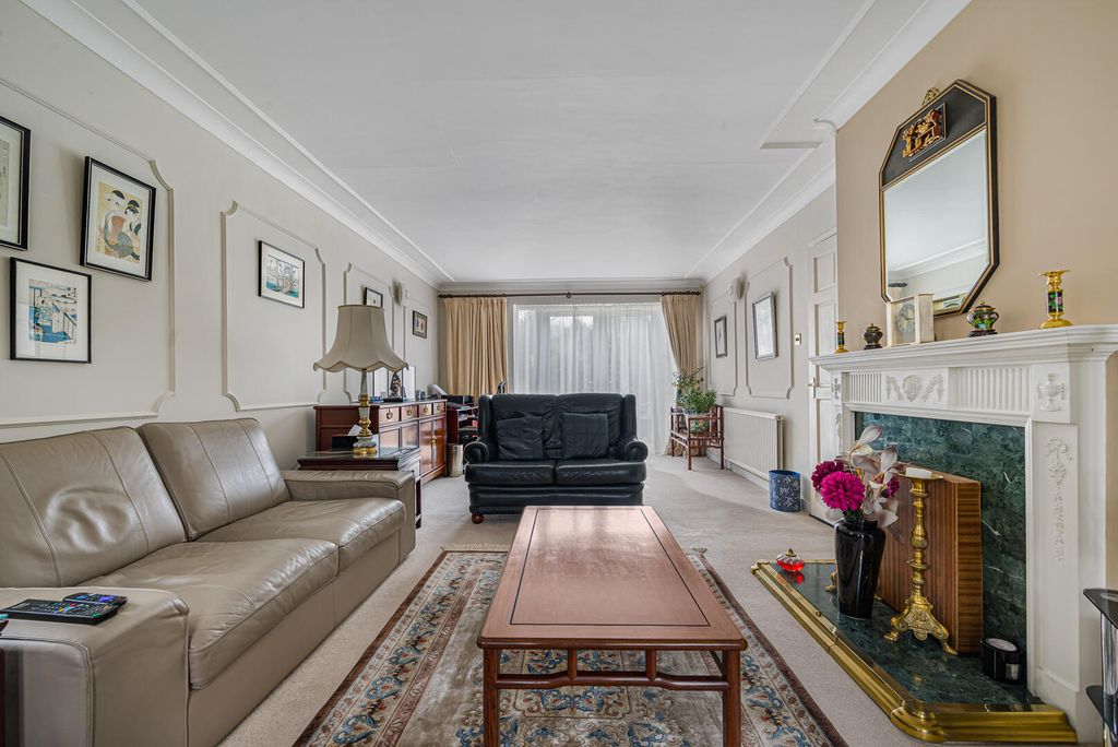 Property photo 3 of 23 Living Room