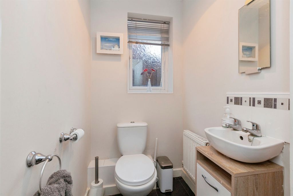 Property photo 3 of 22