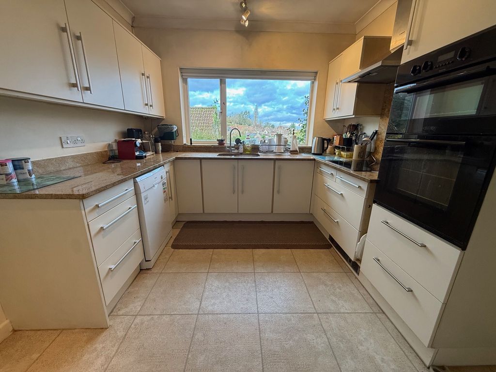 Property photo 3 of 20 Kitchen