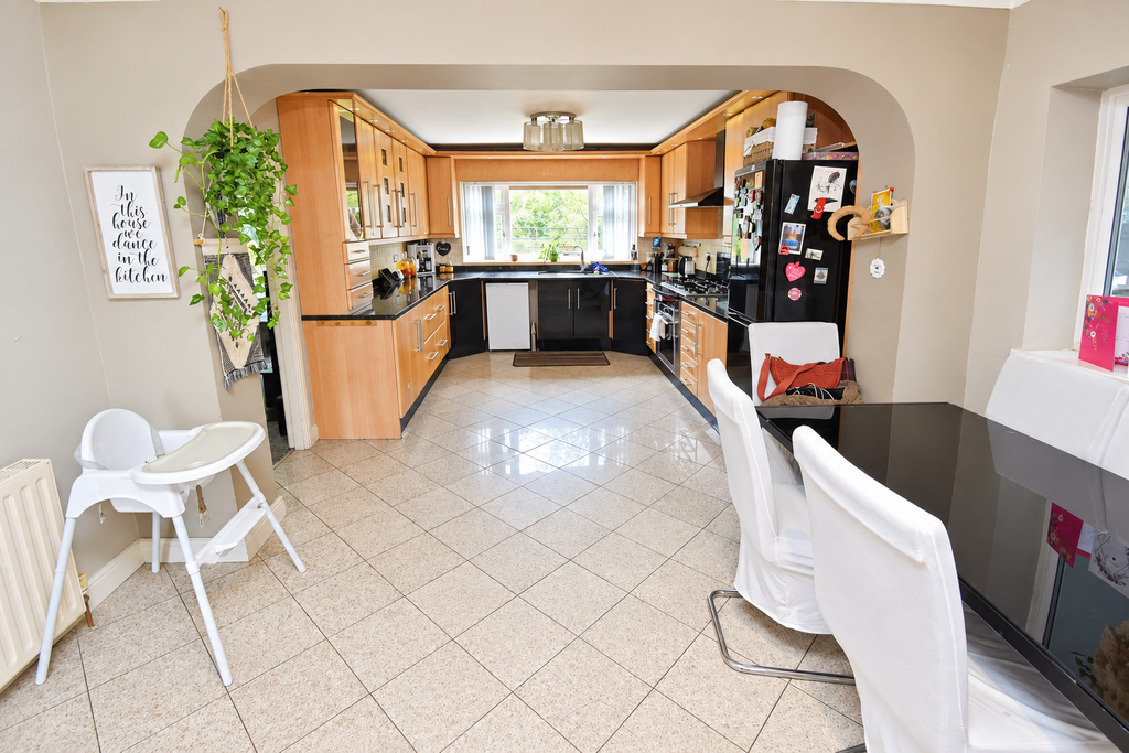 Property photo 2 of 16 71c8c403-097B-402E-A2c8-1d2113Cac267