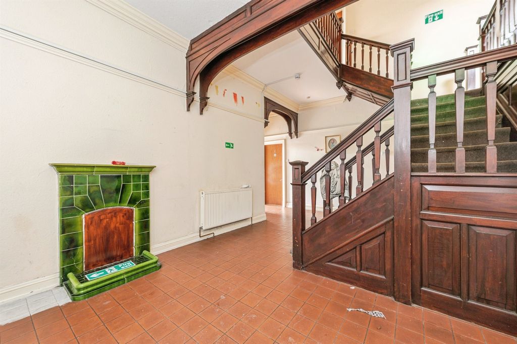 Property photo 2 of 24