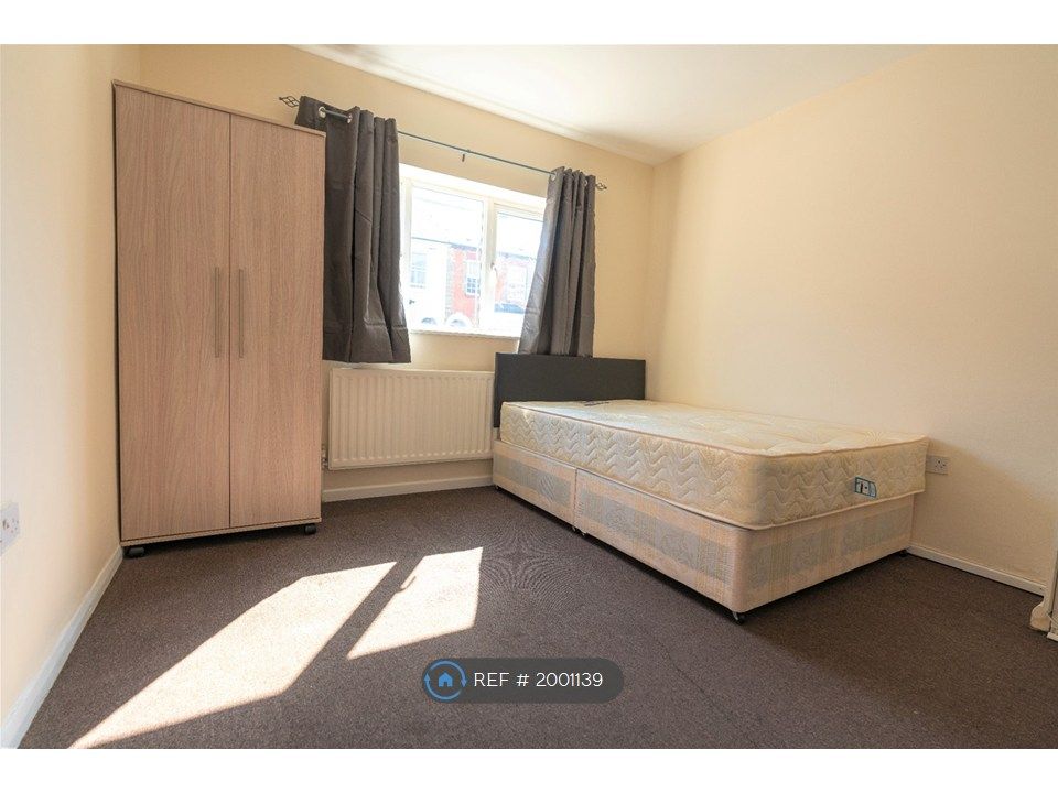 Property photo 3 of 12