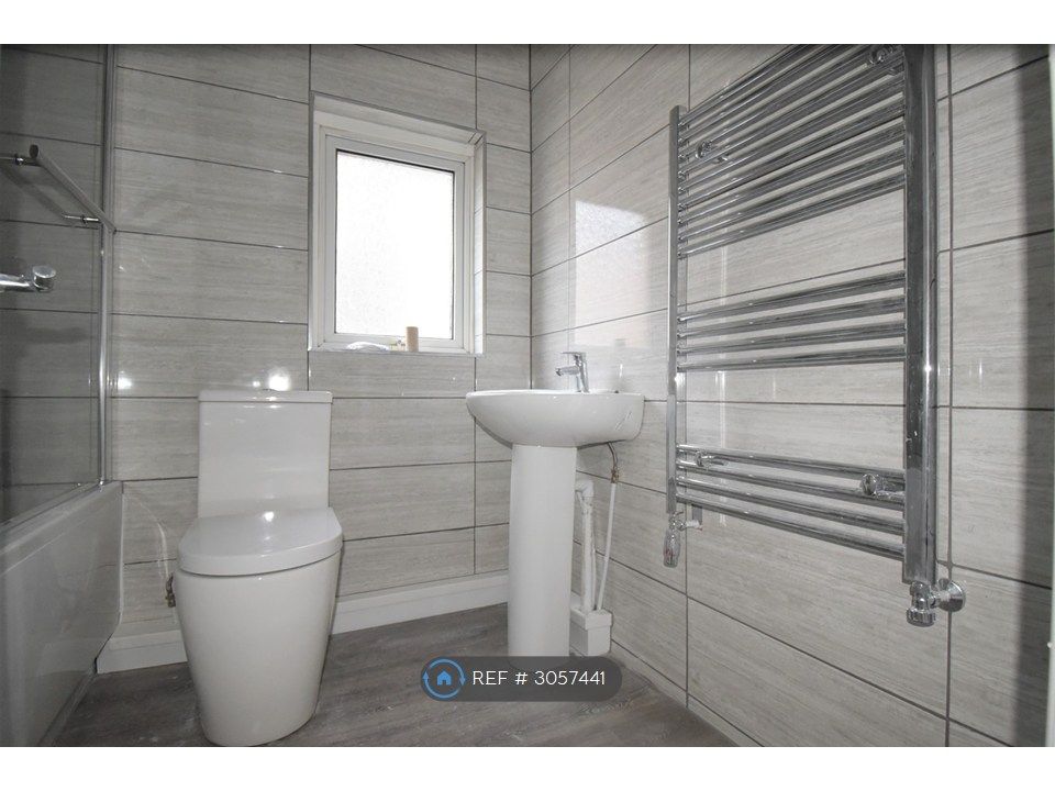 Property photo 2 of 20 Bathroom