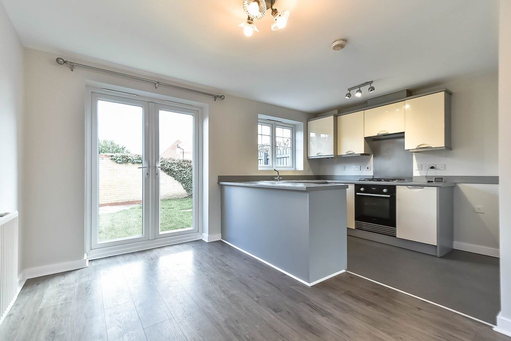 Property photo 2 of 11 Dining / Kitchen