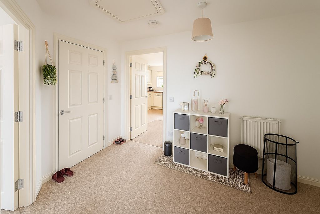 Property photo 3 of 7 Living Room