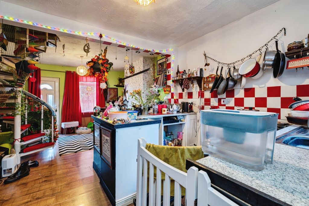 Property photo 3 of 17