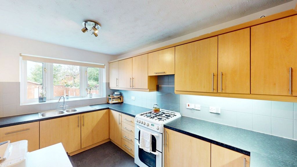 Property photo 3 of 17 Kitchen