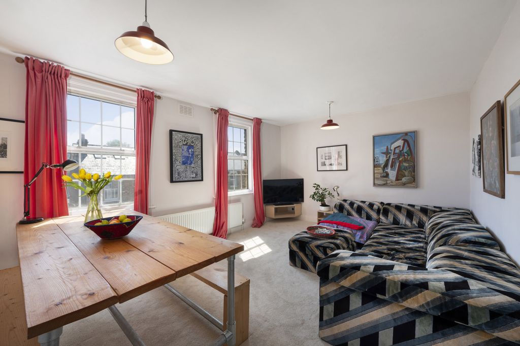 Property photo 2 of 9