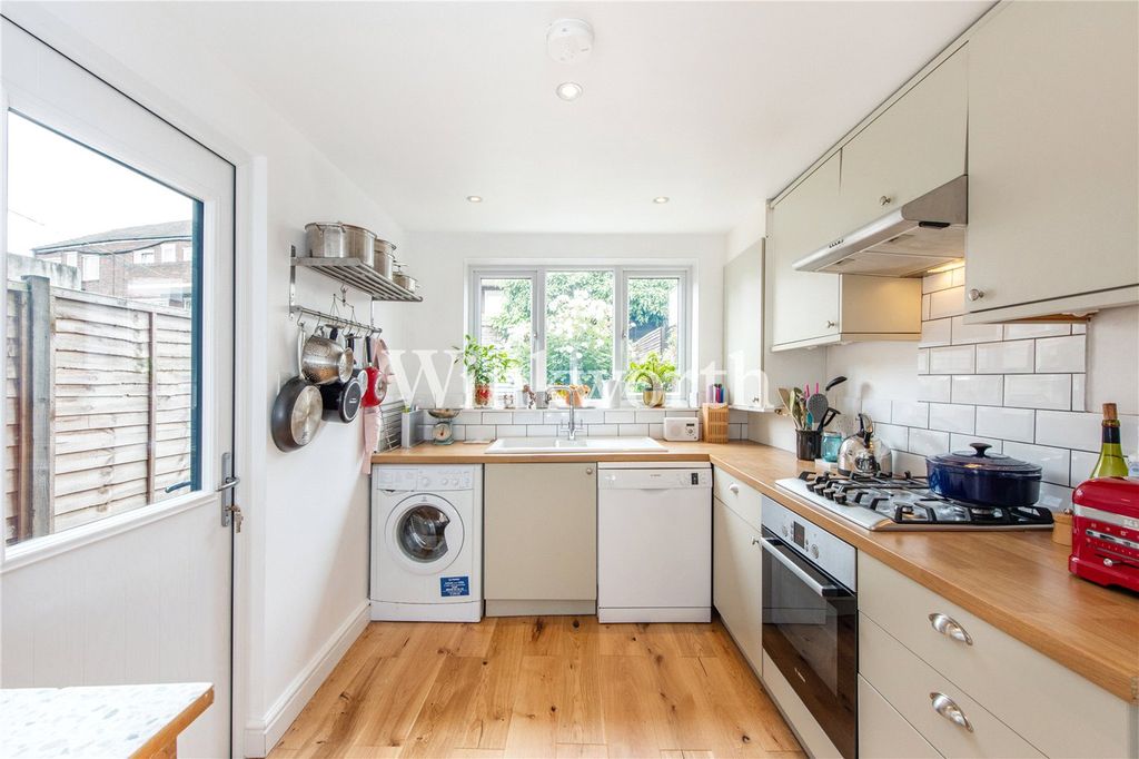 Property photo 3 of 24 Picture No. 11