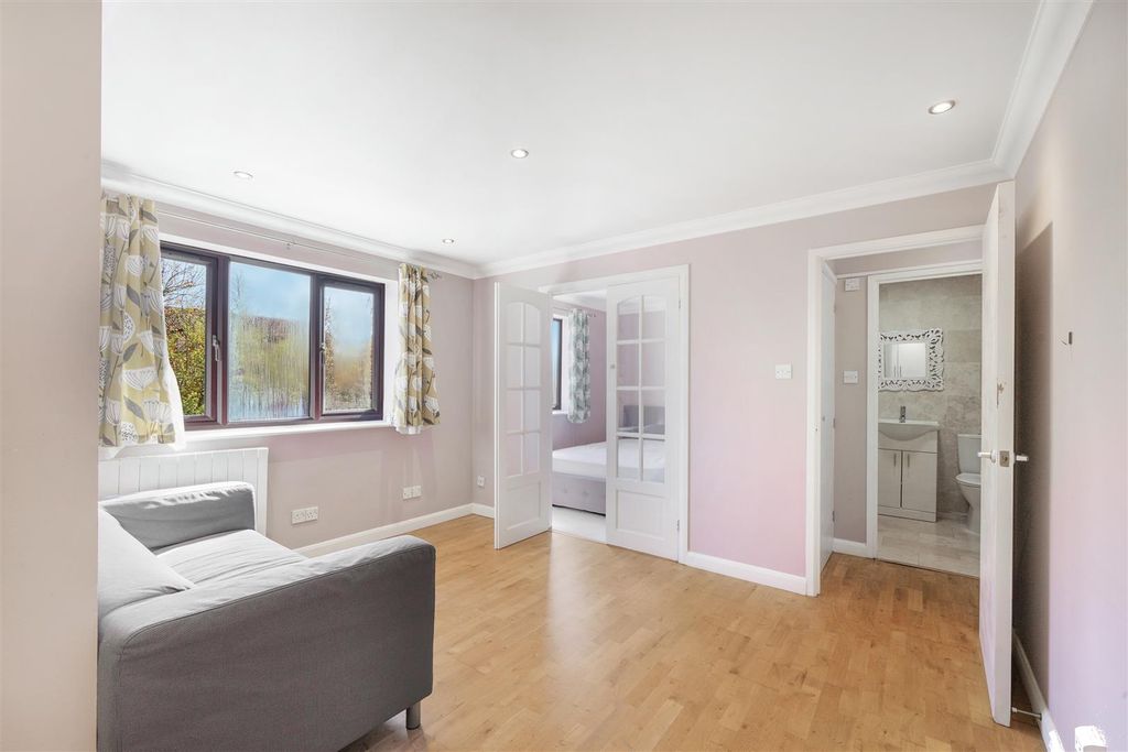 Property photo 3 of 10 Flat 22, Mcmillan Court - 0Fd3Fchkzilgvbdxk85i.Jpg