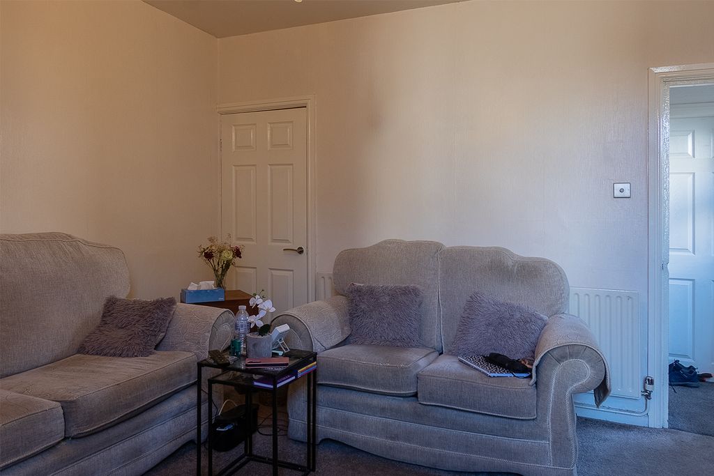 Property photo 3 of 27