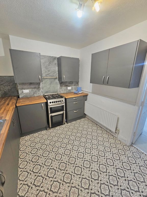 Property photo 1 of 9 Kitchen