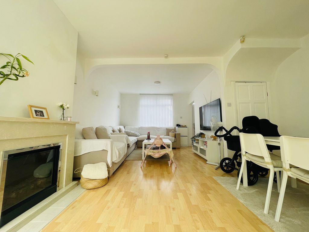 Property photo 2 of 12 Image