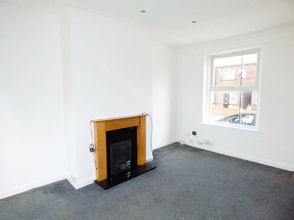 Property photo 3 of 9 Lounge