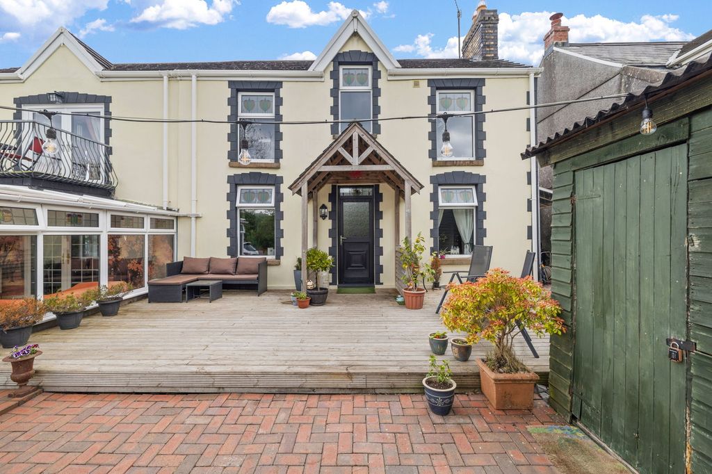Property photo 2 of 33