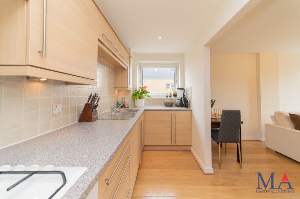 Property photo 3 of 23