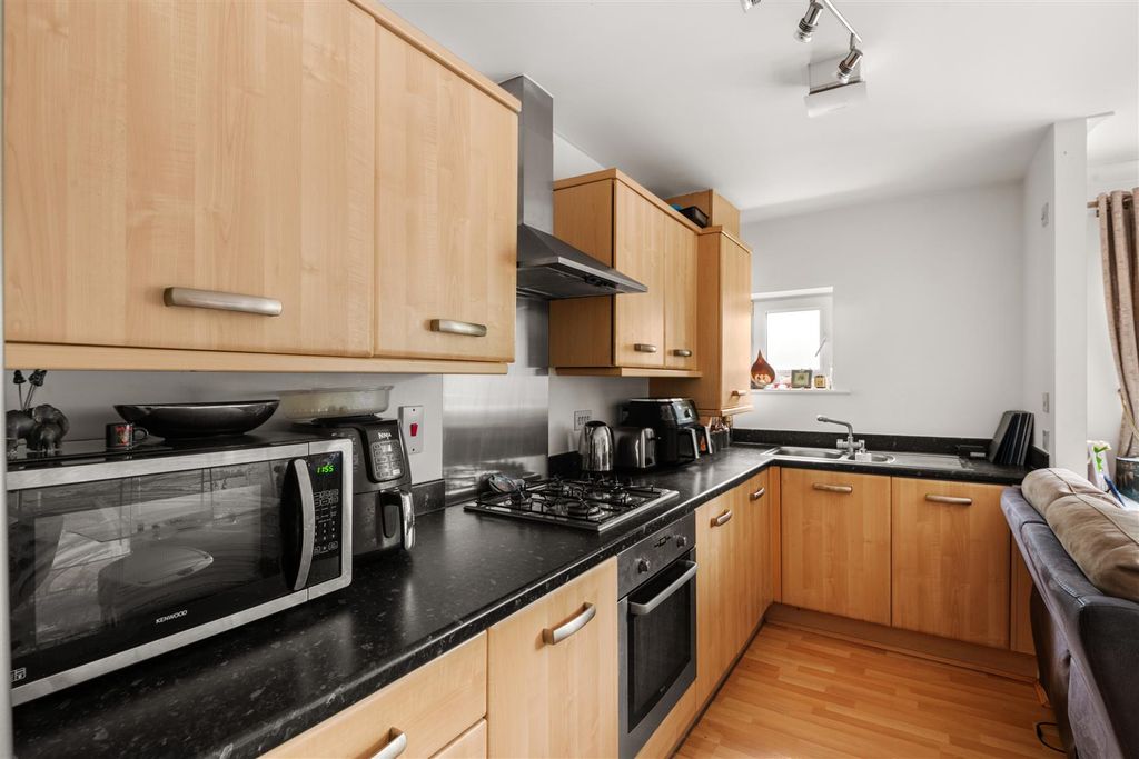 Property photo 3 of 12