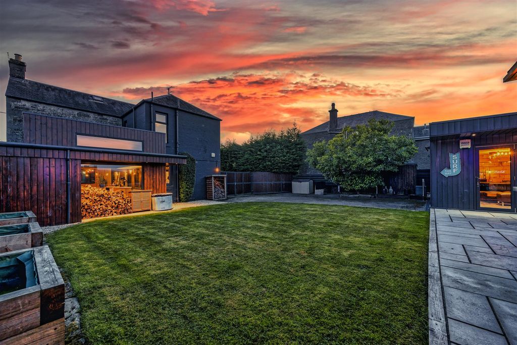 Property photo 3 of 34 Z92_3511-Edit.Jpg