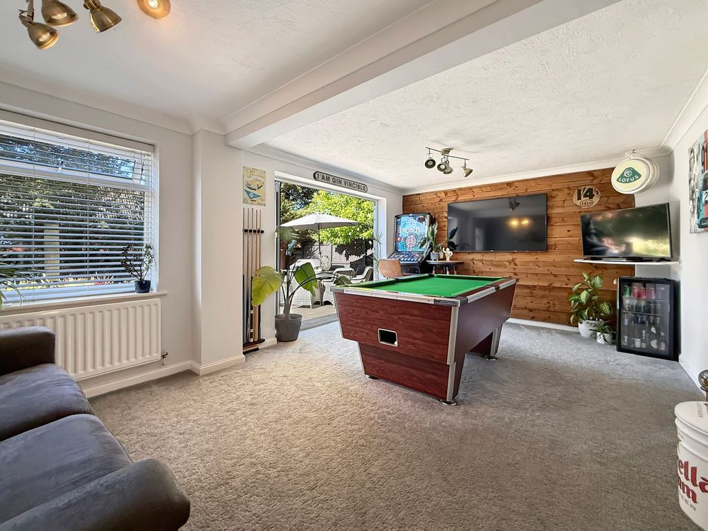 Property photo 2 of 27
