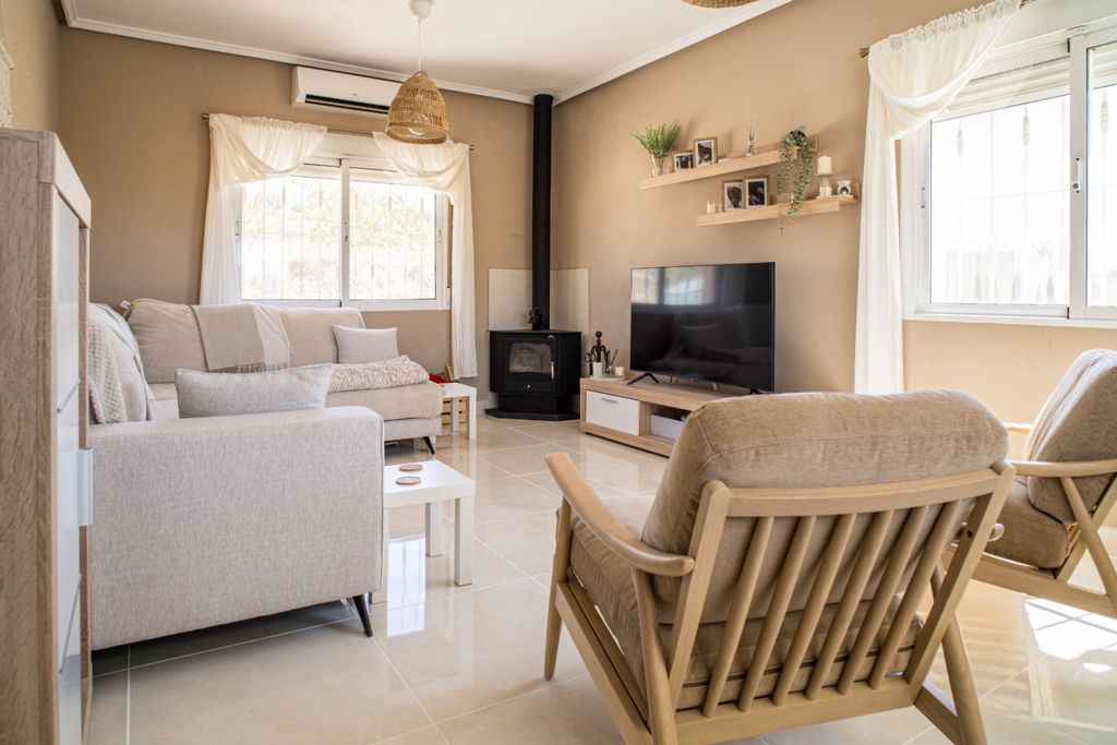 Property photo 2 of 50