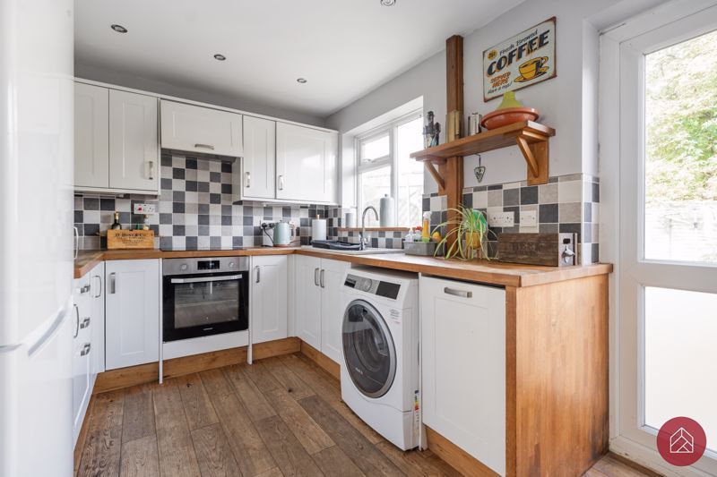 Property photo 3 of 14 Kitchen