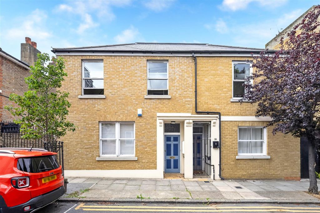 Property photo 1 of 18 Hartfield Terrace