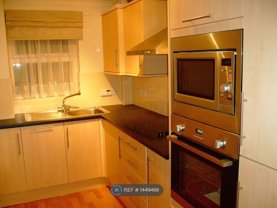 Property photo 3 of 11 Kitchen