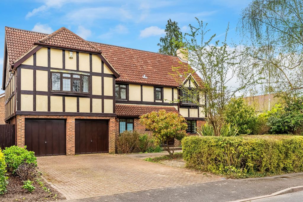 Property photo 1 of 32