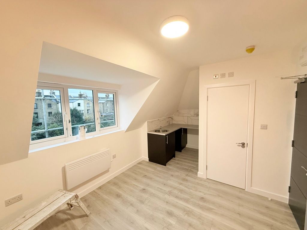 Property photo 3 of 9 Gallery