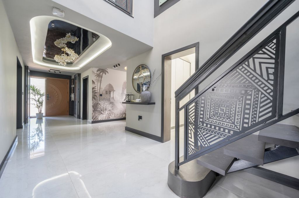 Property photo 2 of 26 1320975-11-68722E...