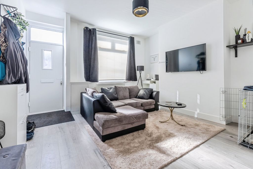 Property photo 3 of 16 Pbox-Img.Jpg