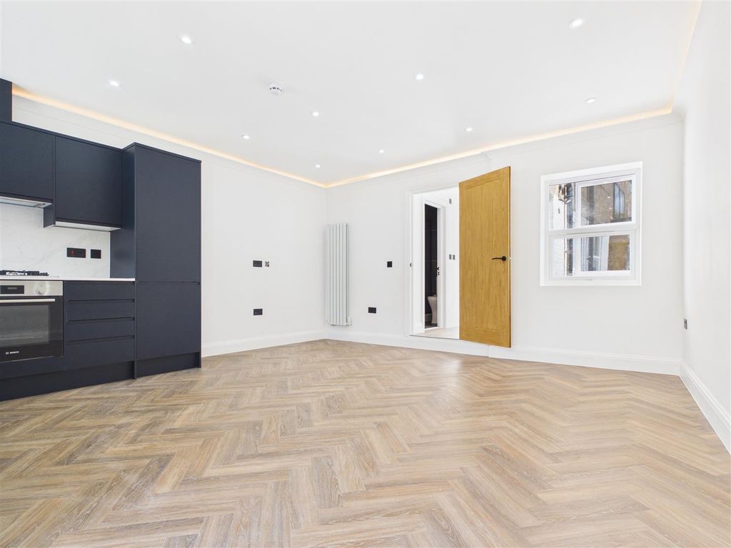 Property photo 2 of 8 Cam04419G0-Pr0077-Still008.Jpg