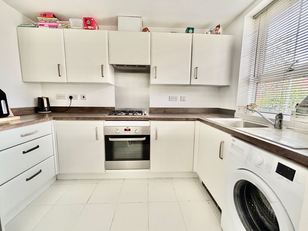 Property photo 2 of 10 Kitchen