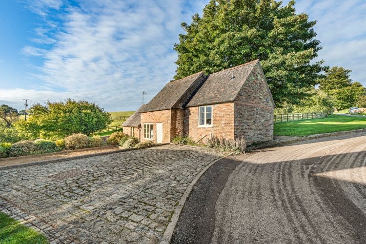 Property photo 2 of 9 305779